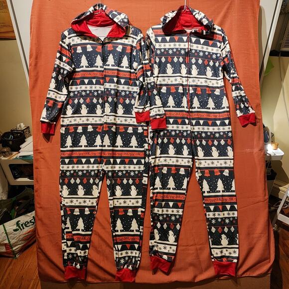 Lot Of 2 Unisex Onesies Blue Red Snowman Christmas One Piece Pajama Size Medium - Picture 1 of 5